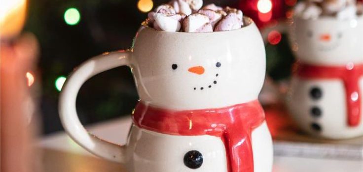 Les mugs de Noël : un moyen facile de décorer votre cuisine