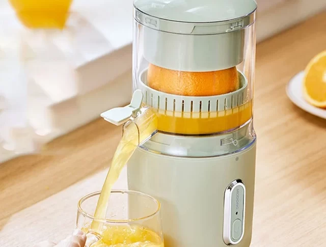 What is a Juicer: How Does It Work and What Are Its Benefits?