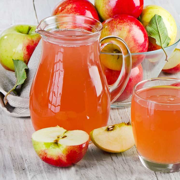 juice apples with a juicer