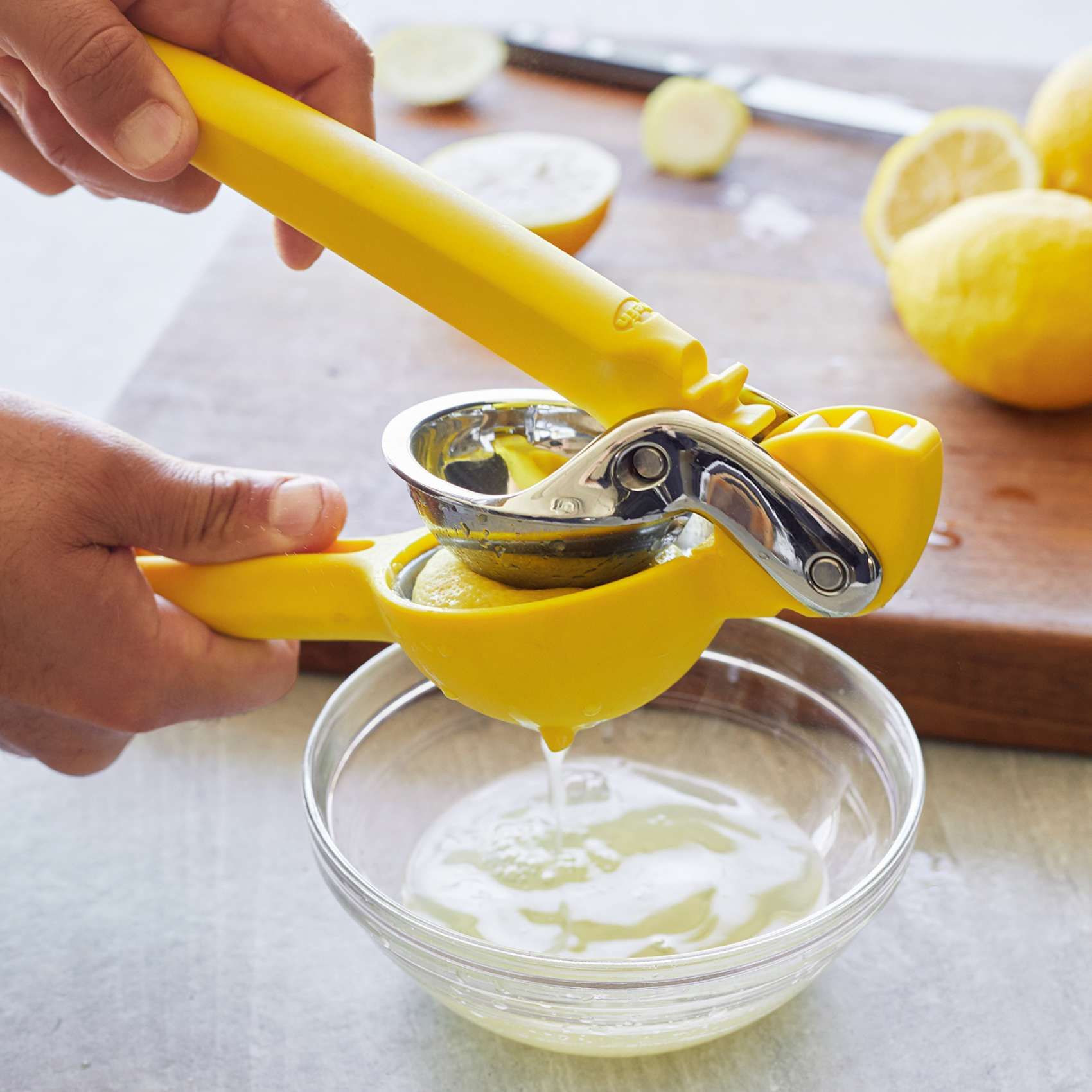 juice a lemon with a juicer