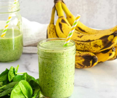 Refreshing Blender Juice with Spinach and Pineapple