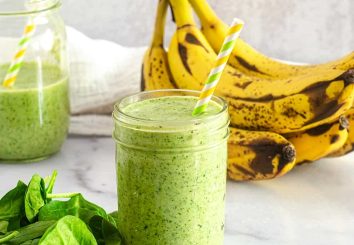 Refreshing Blender Juice with Spinach and Pineapple